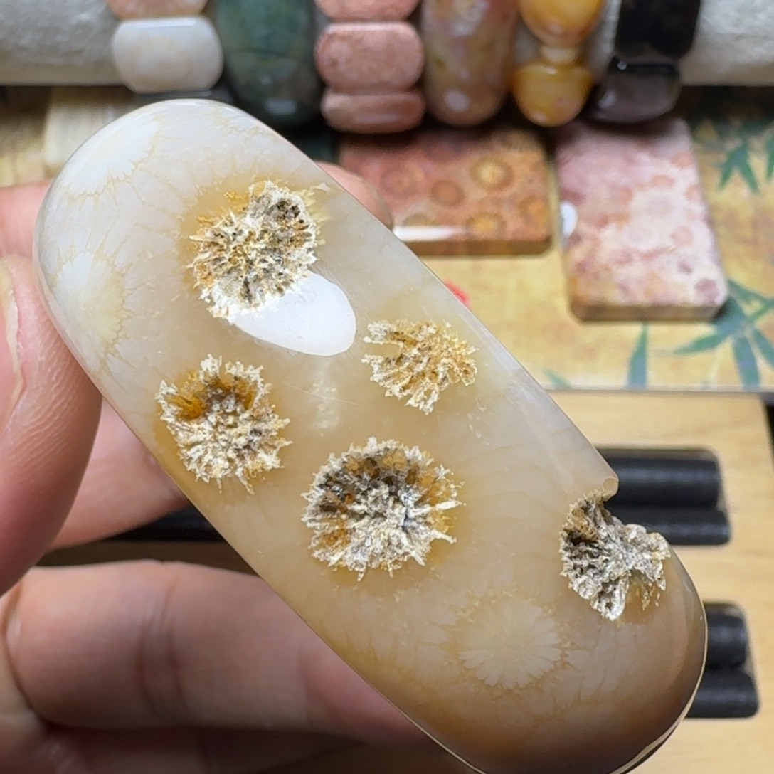 石英质玉纯天然有机玉石保真色未镶嵌53圈口