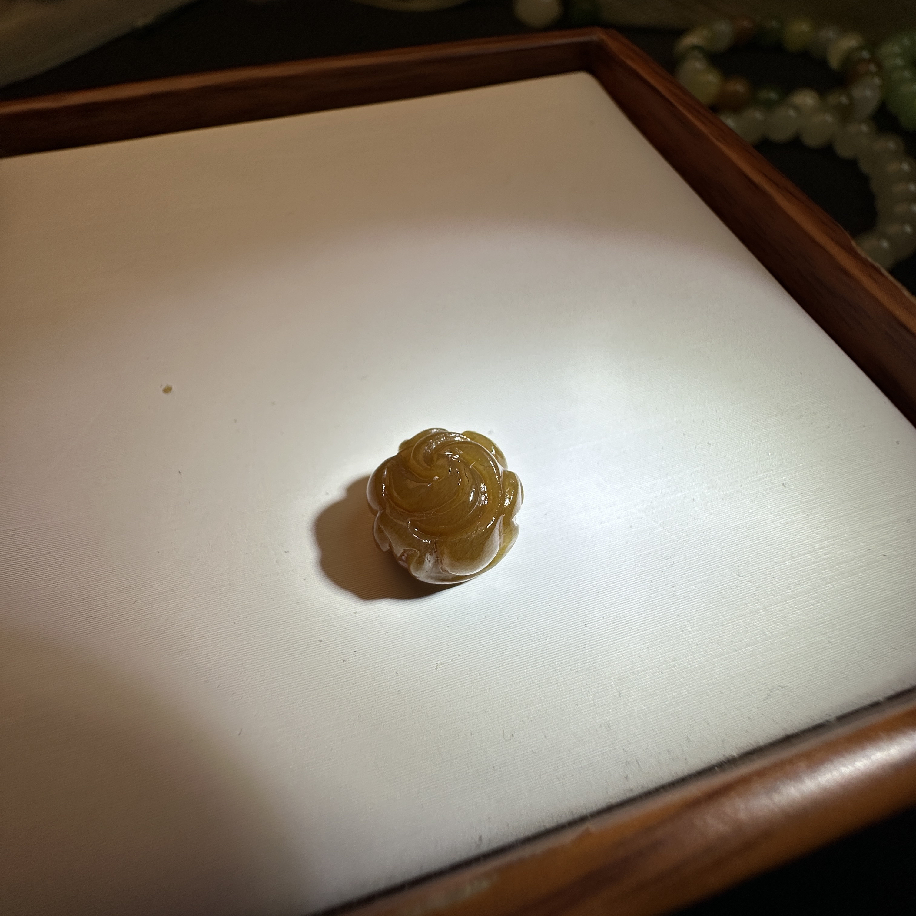 和田玉玫瑰花小配饰多色可选