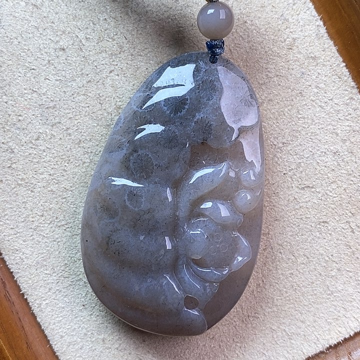 硅化玉颈饰未镶嵌