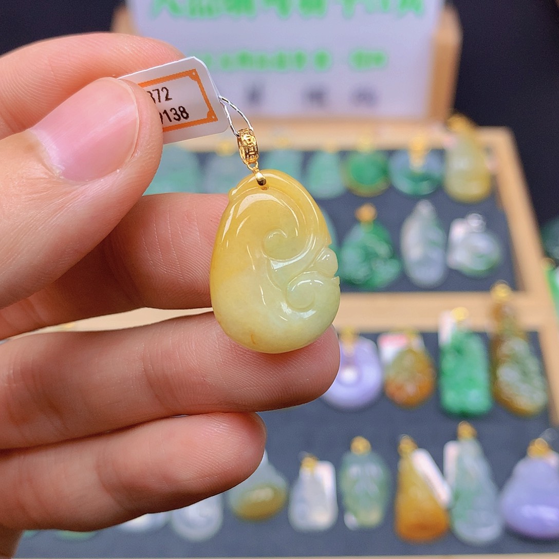 翡翠18K金镶嵌颈饰翡翠