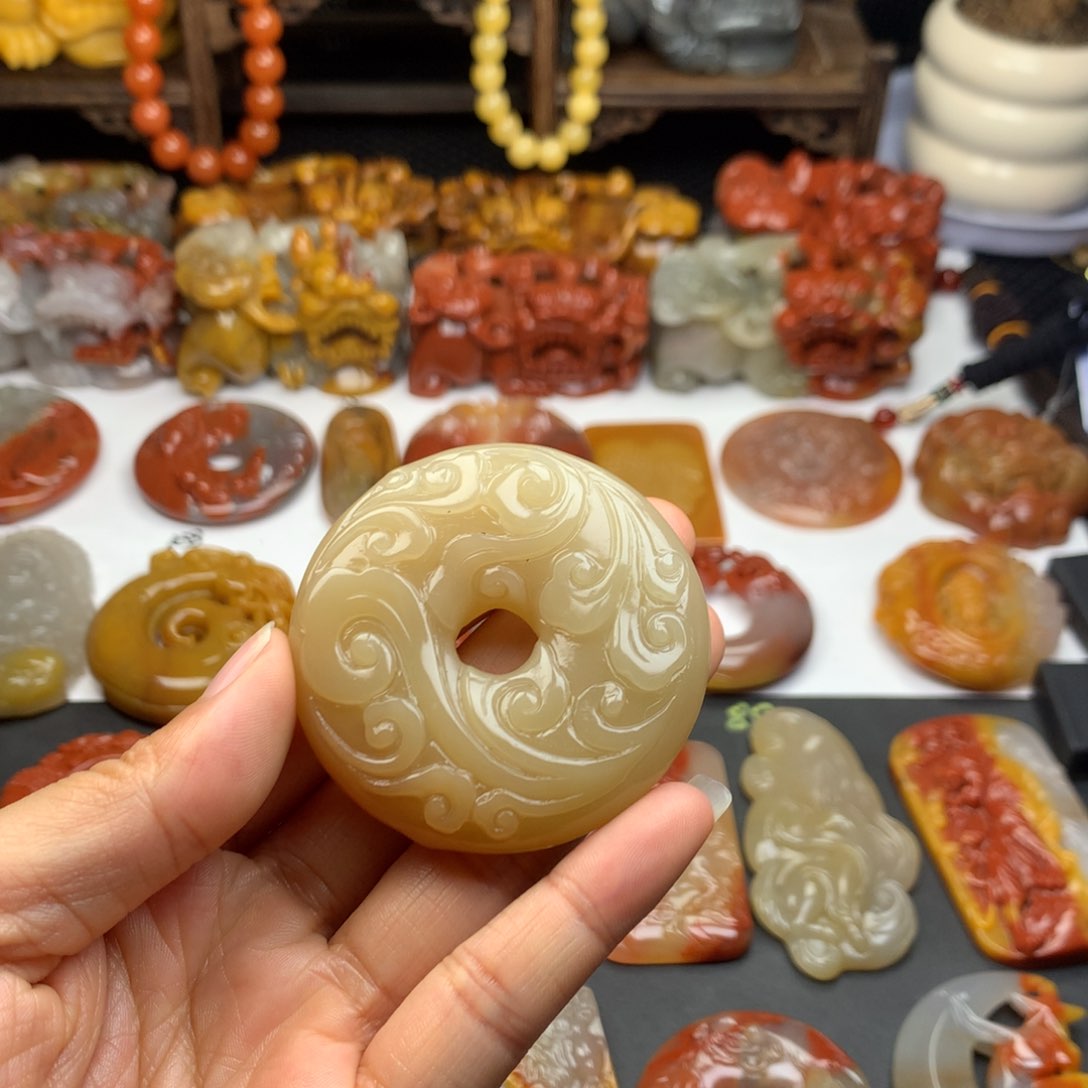 石英质玉（黄龙玉）未镶嵌挂件