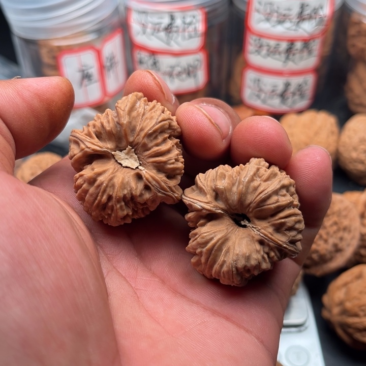 把件文玩核桃凹的