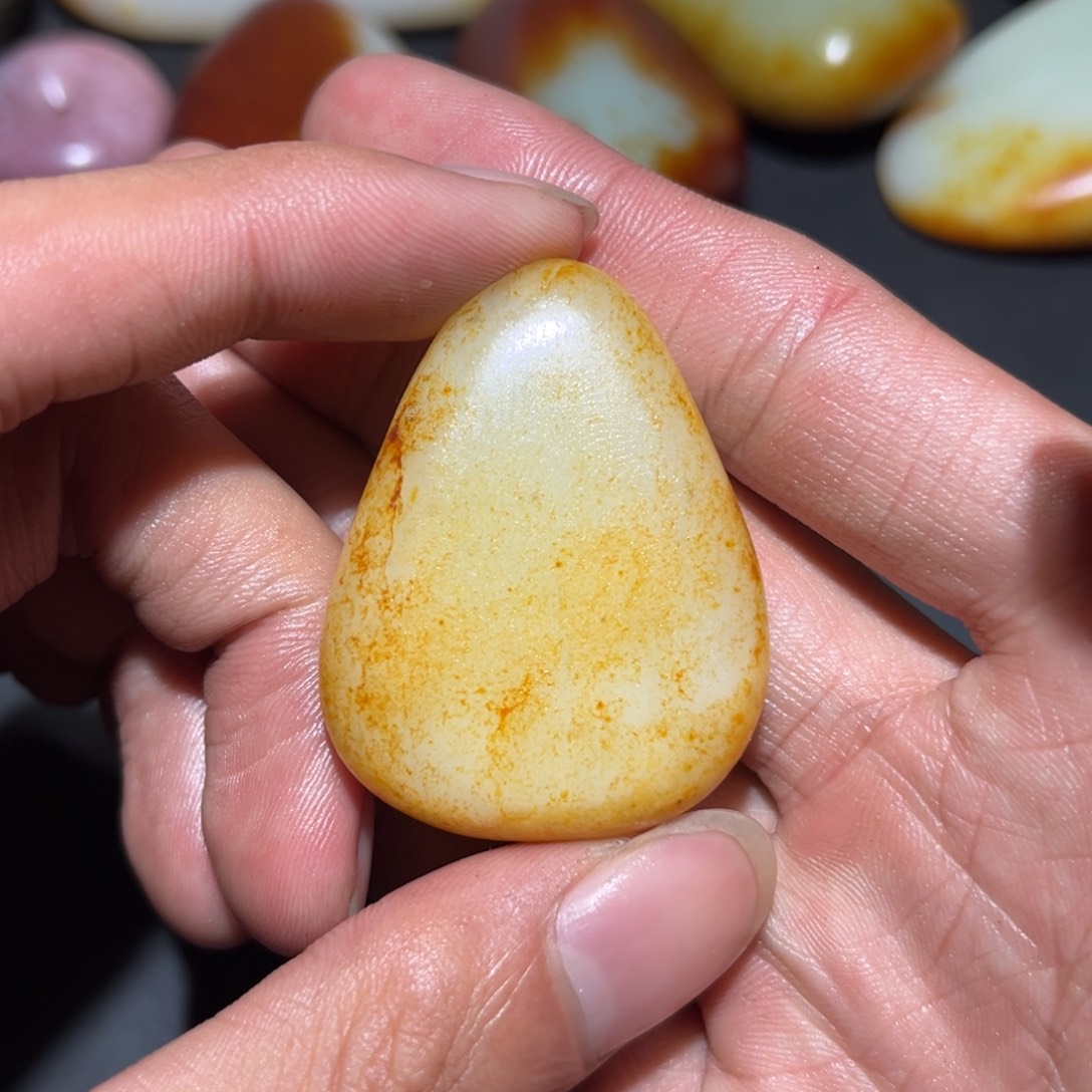 和田玉未镶嵌珠宝奇石