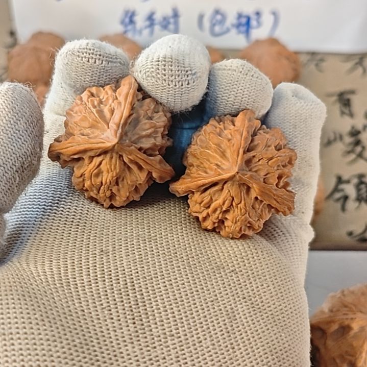 文玩核桃吊坠盘山三棱人奔