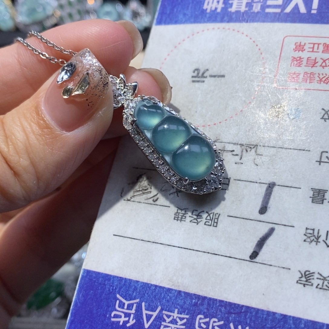 翡翠颈饰未镶嵌翡翠