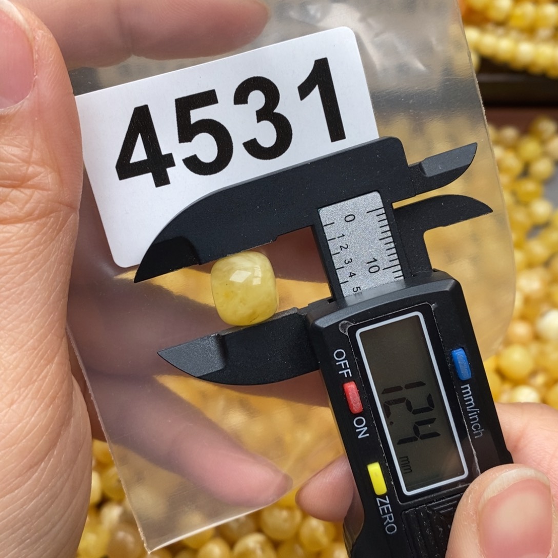 蜜蜡珠宝奇石未镶嵌