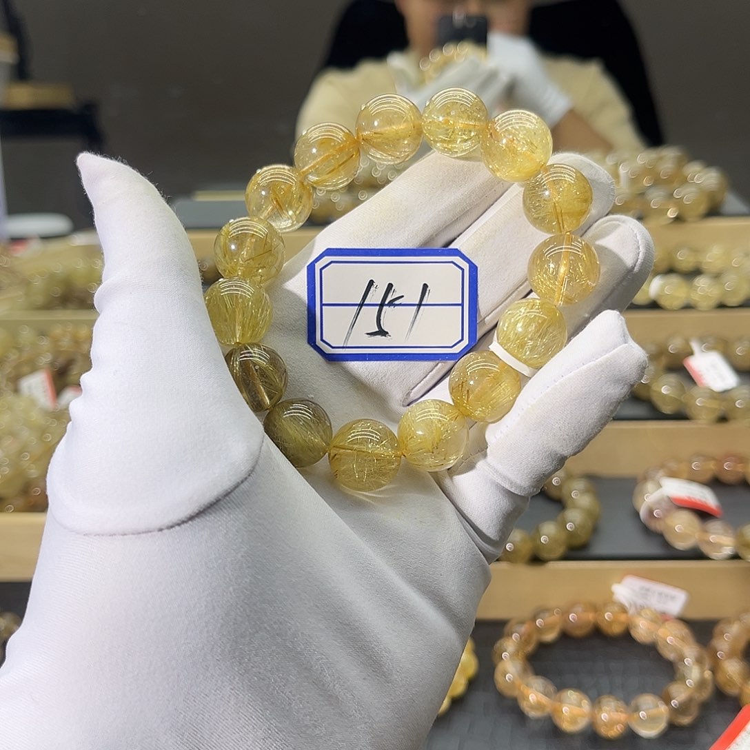 水晶手链未镶嵌恰***饭晶莹剔透