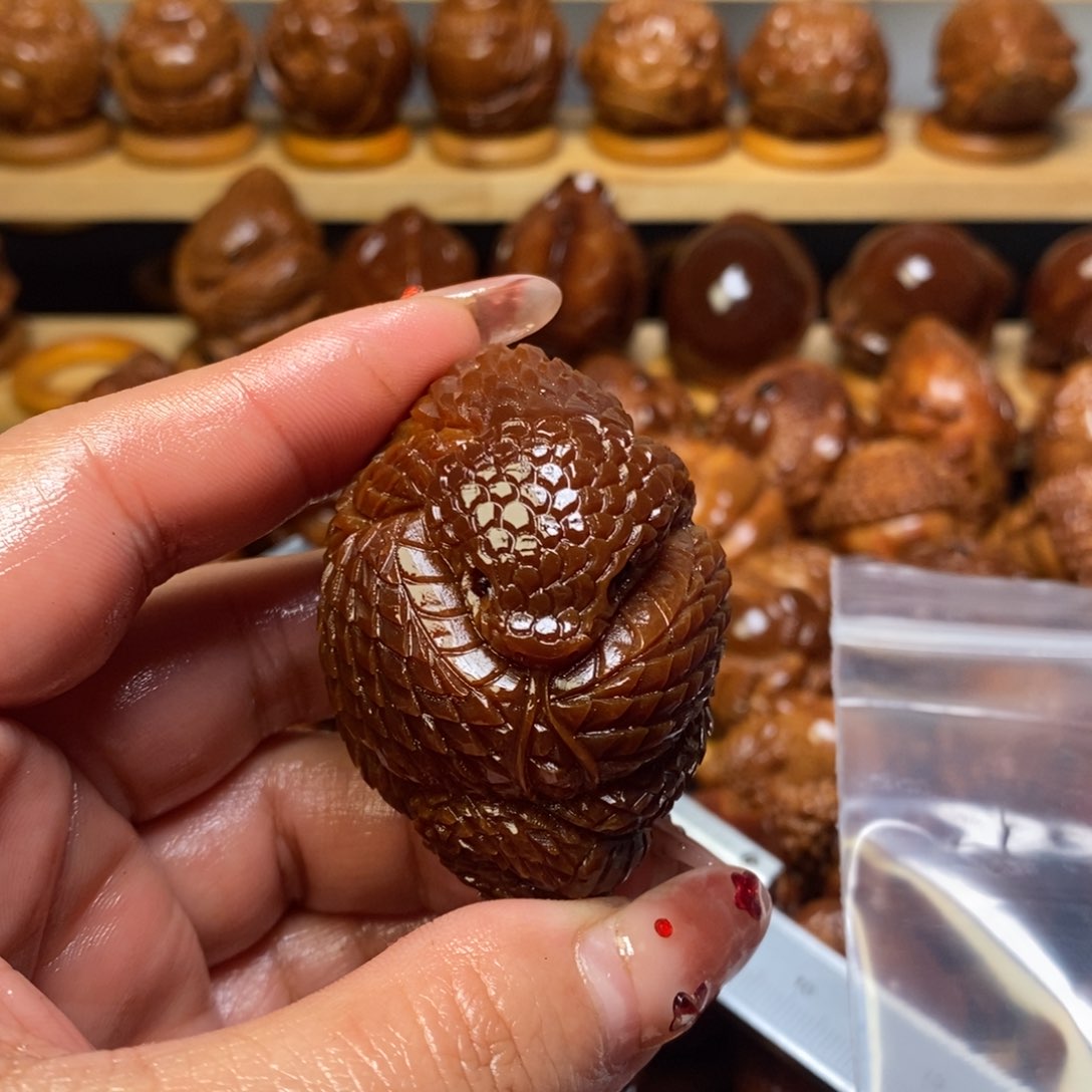【闪购商品】橄榄核把件爱*人纯手工蛇