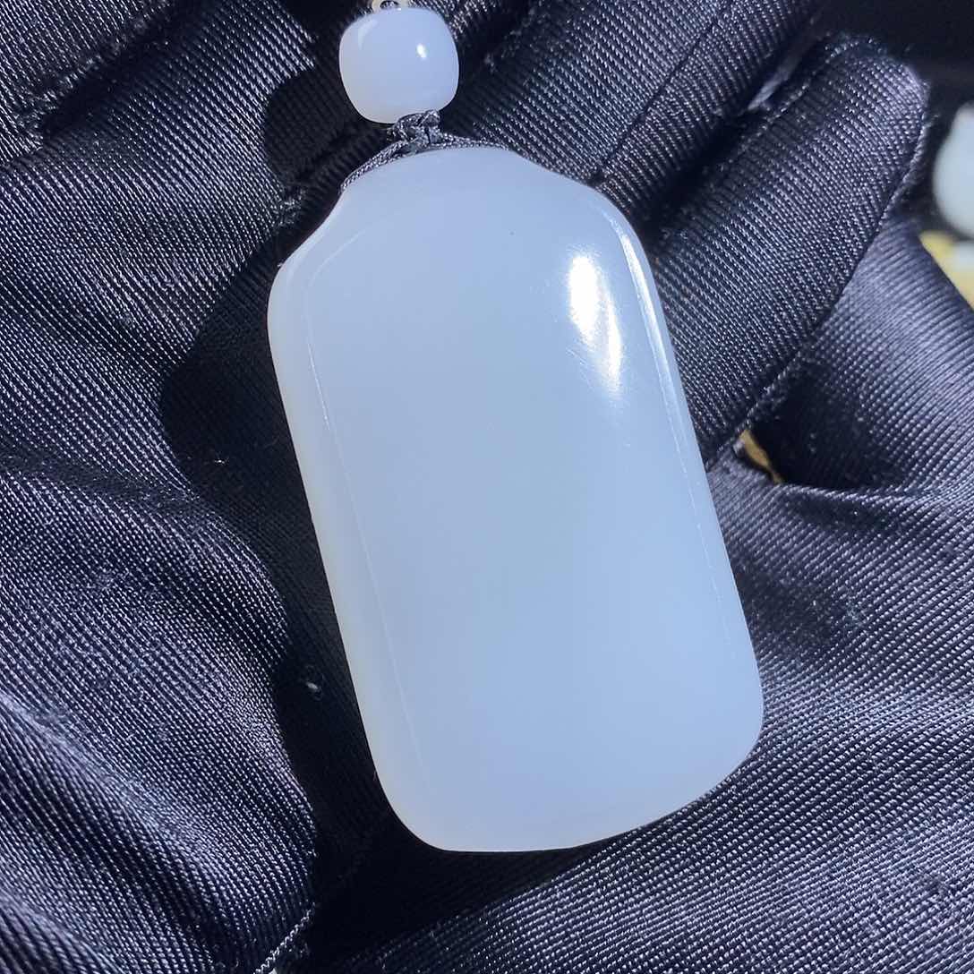 和田玉吊坠(不含链)未镶嵌春****?