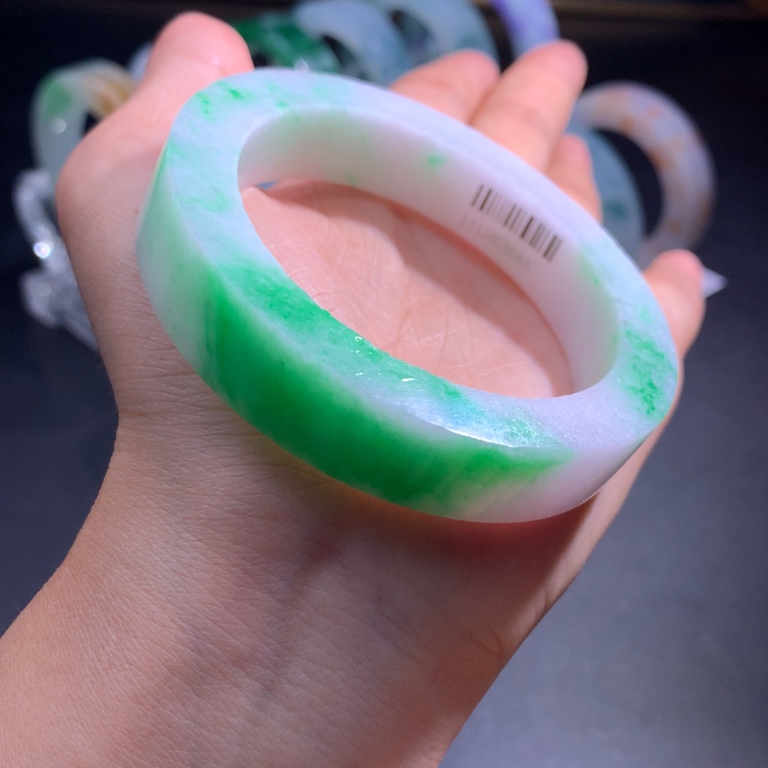 未镶嵌翡翠手镯定制翡翠