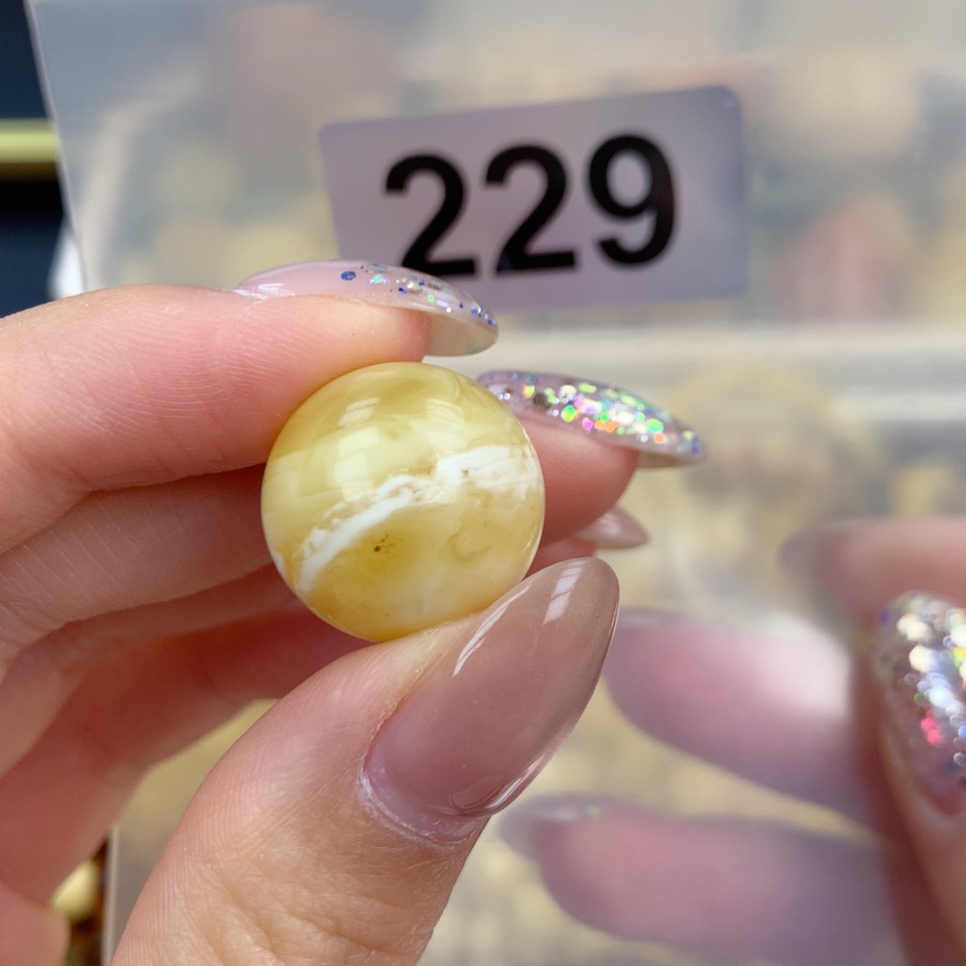 琥珀未镶嵌珠宝奇石18.5