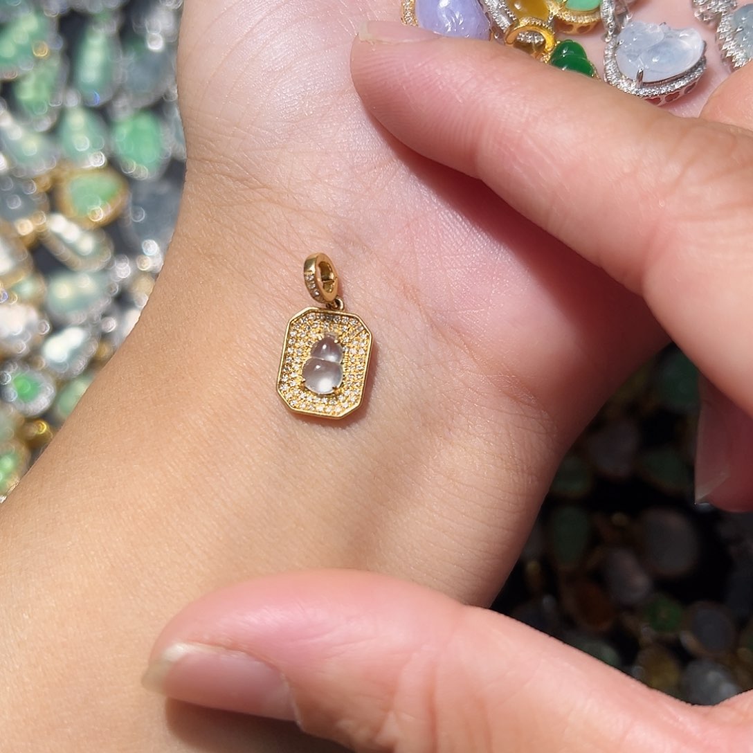 翡翠颈饰18K金镶嵌吊坠