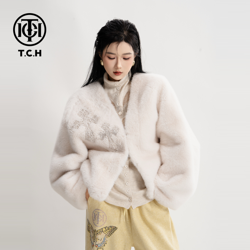 TCH轻奢时尚烫钻百搭休闲千金风V领小香风毛毛外套女T75D05E1002