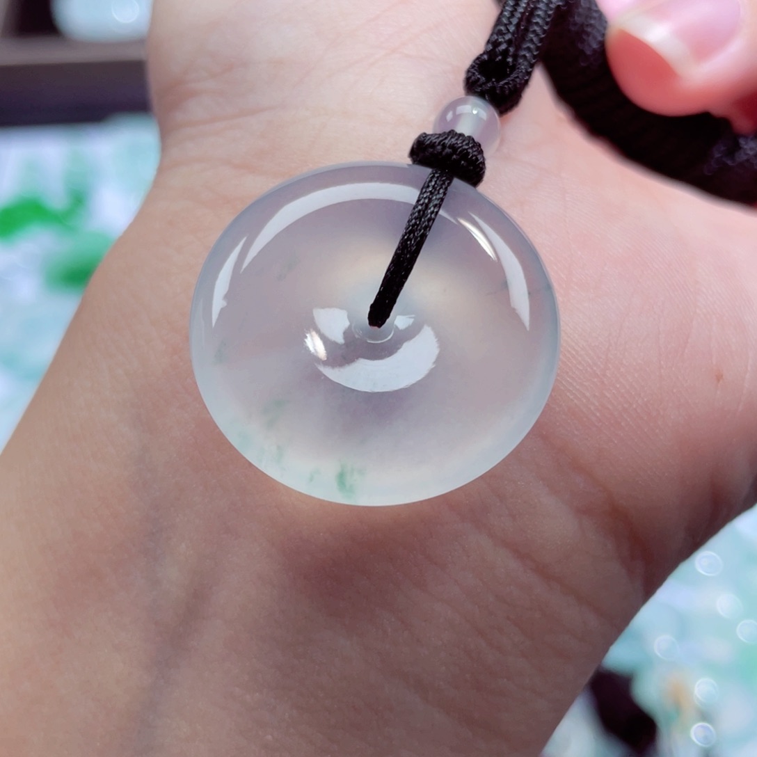 颈饰未镶嵌翡翠平安扣