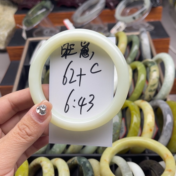 旺****蛇纹石玉未镶嵌手镯