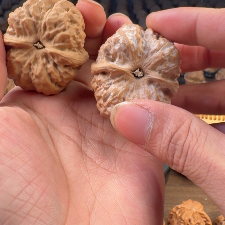 *****吊坠文玩核桃蛤蟆的眼睛是真的