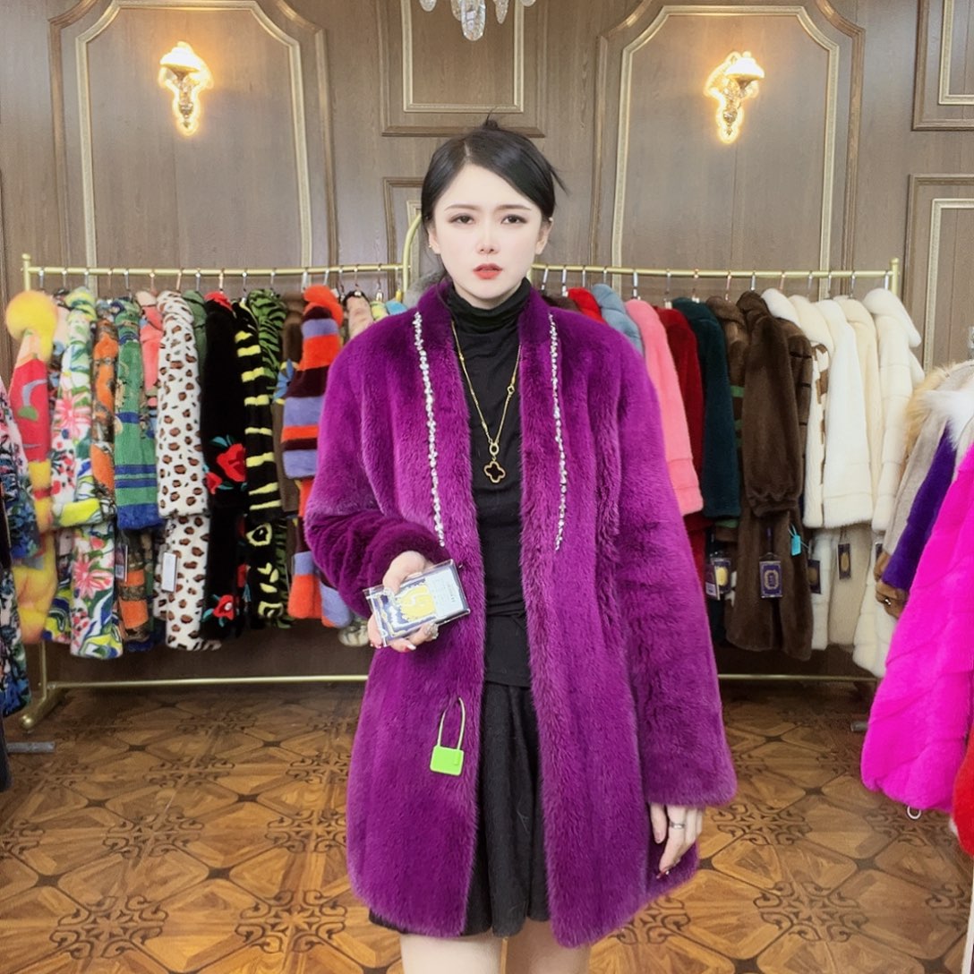 紫色亮钻皮草外套