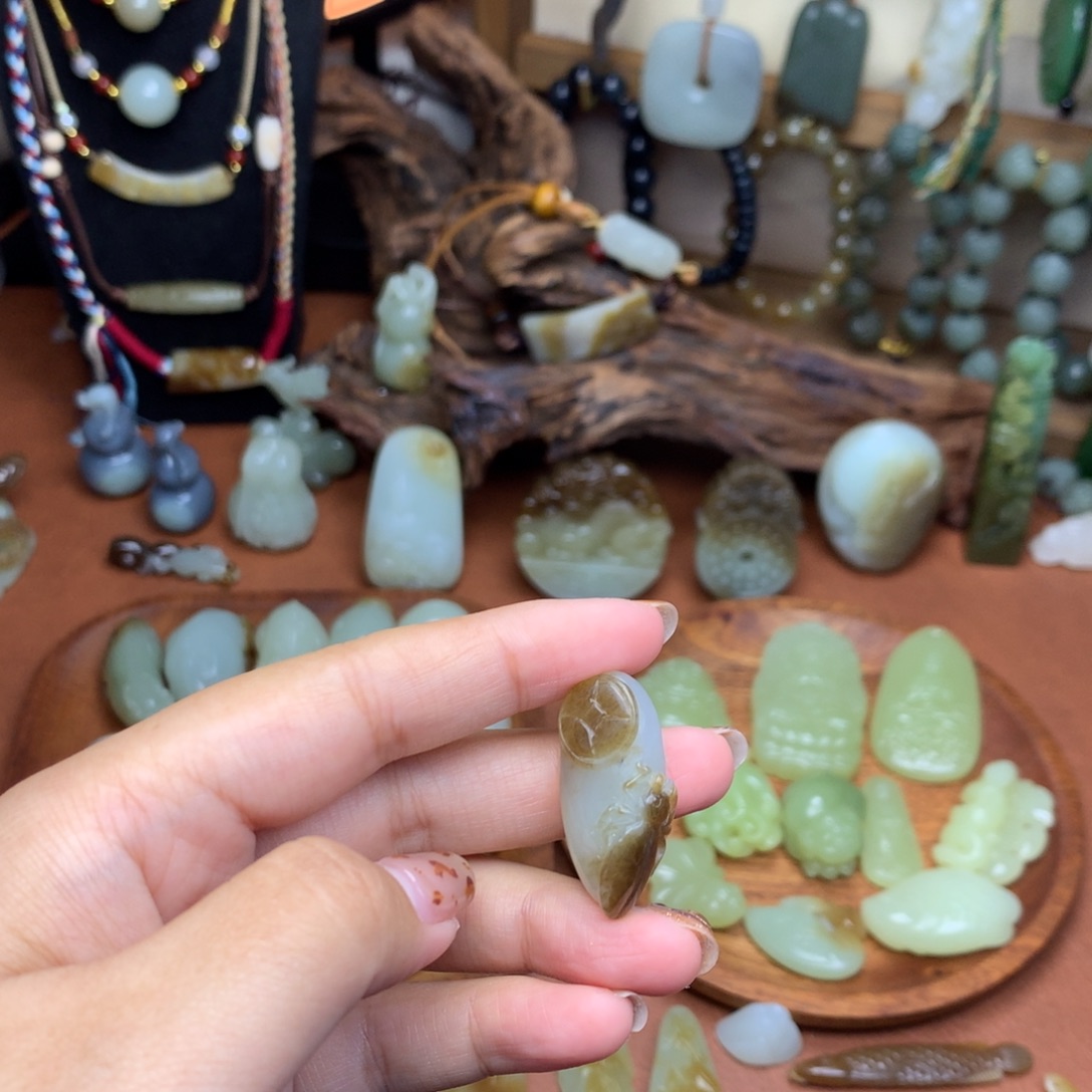 和田玉未镶嵌挂件