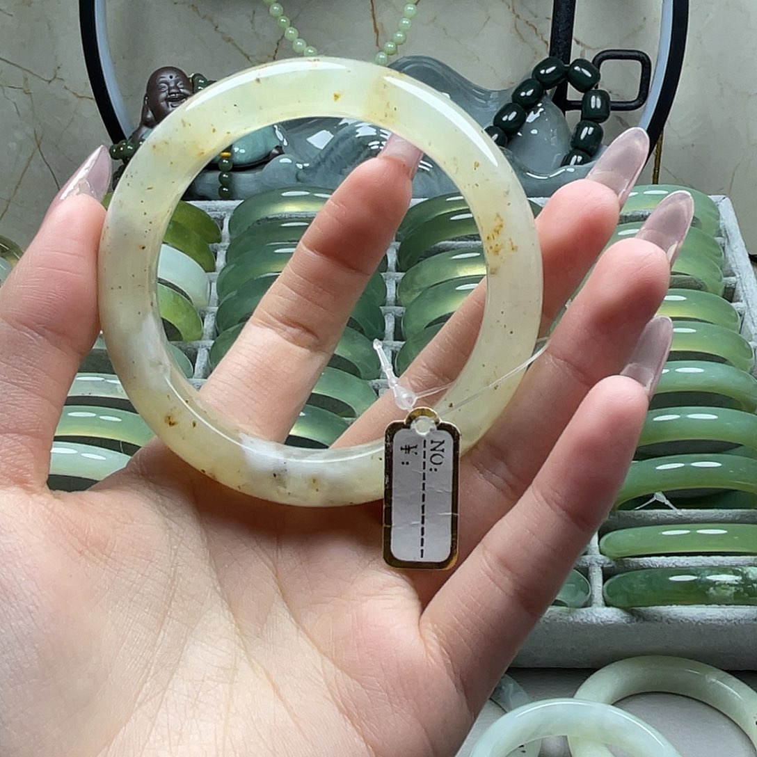 舍***坊蛇纹石玉未镶嵌手镯