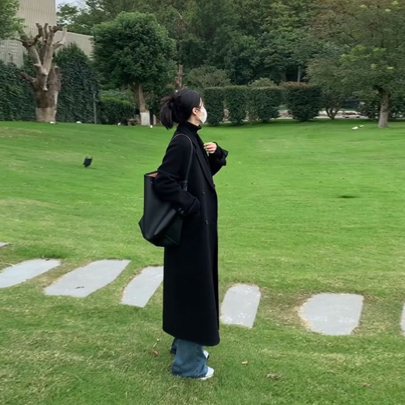 黑色赫本风呢子大衣女秋冬高级感2025新款中长款正肩西装毛呢外套