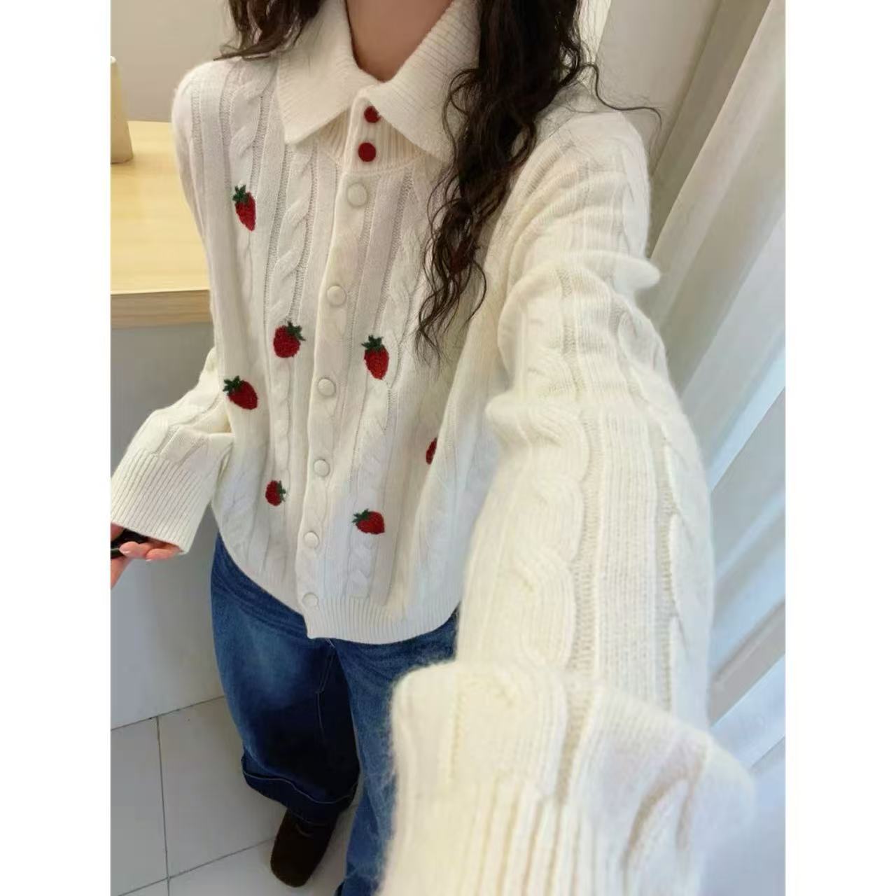 【奶油草莓】半高领草莓刺绣减龄冬季加厚麻花针织开衫毛衣2575