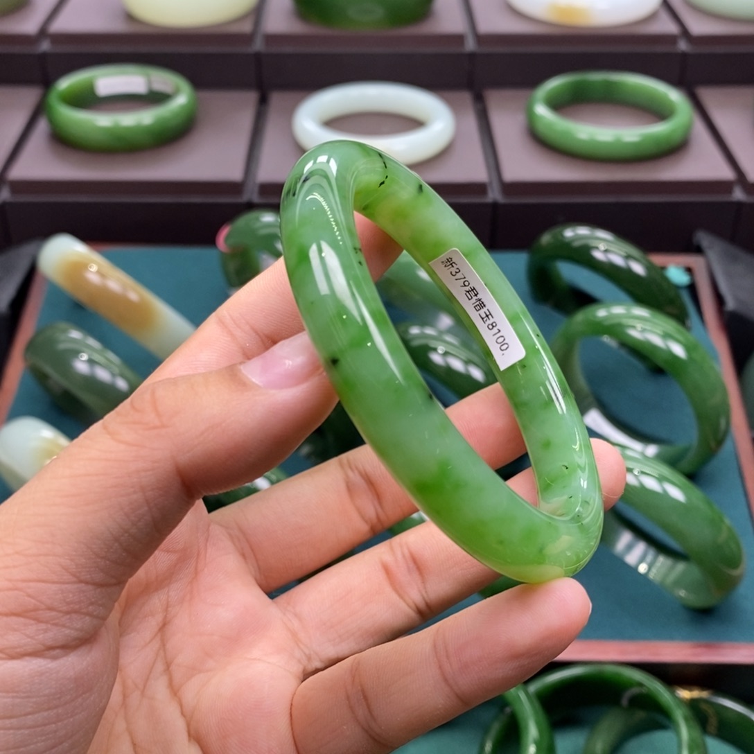 和田玉（碧玉）未镶嵌手镯