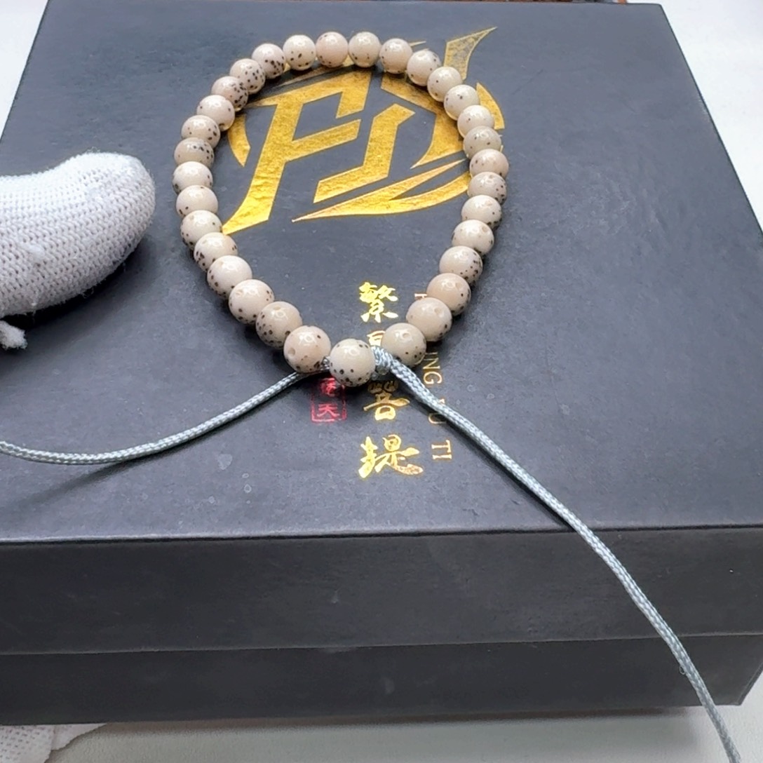 星月菩提手串27梵天冰白大眼睛通体7圆手持