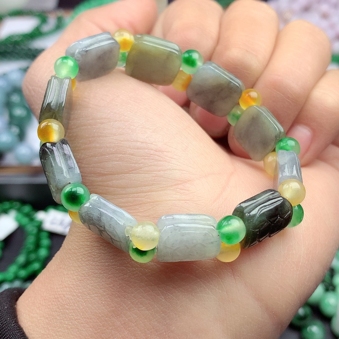 翡翠颈饰未镶嵌手串