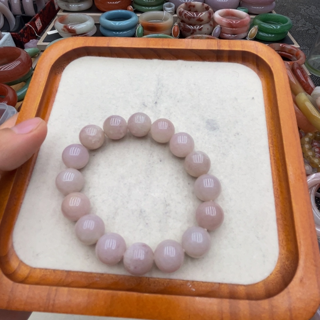 石英质玉未镶嵌圈口齐全