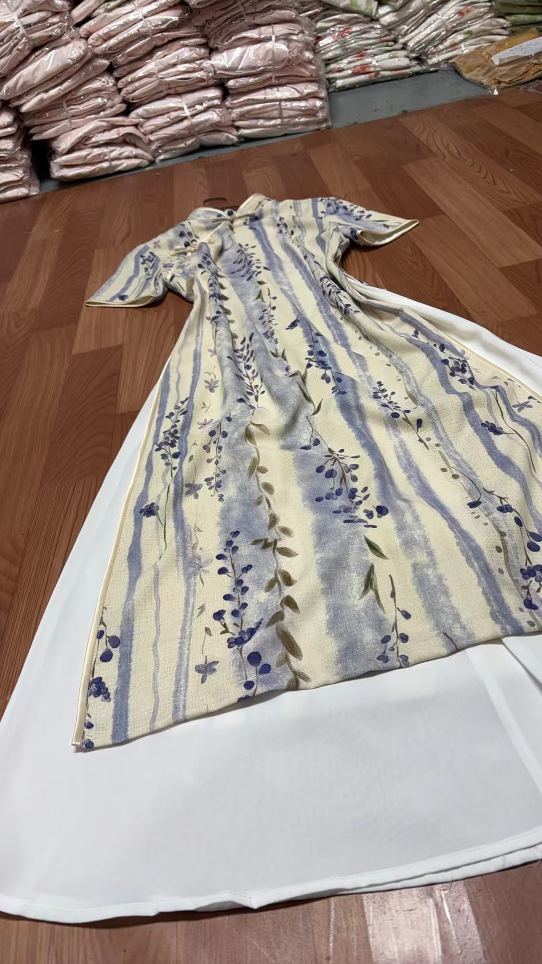 1177-新款 紫藤花 大奥黛 改良  旗袍