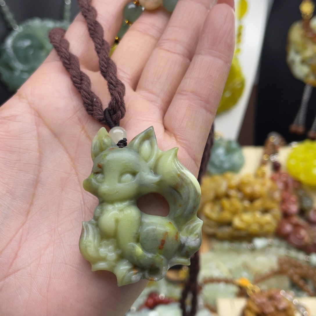 未镶嵌蛇纹石玉颈饰