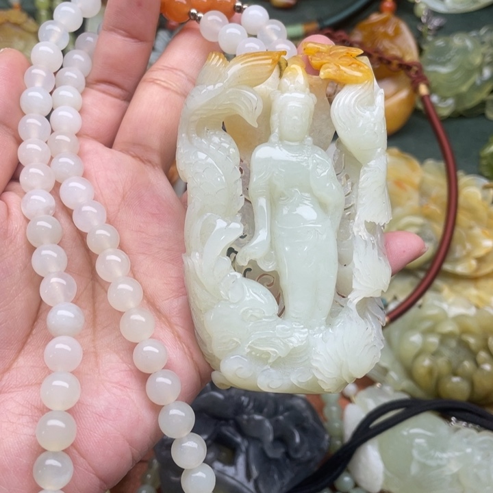 蛇纹石玉吊坠合金