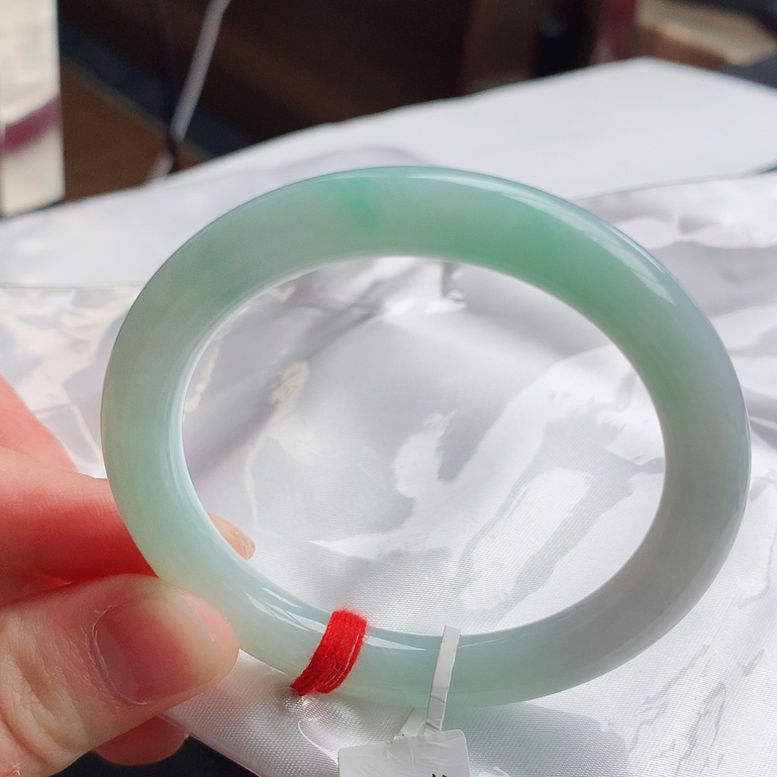 翡翠手镯未镶嵌天然翡翠A货