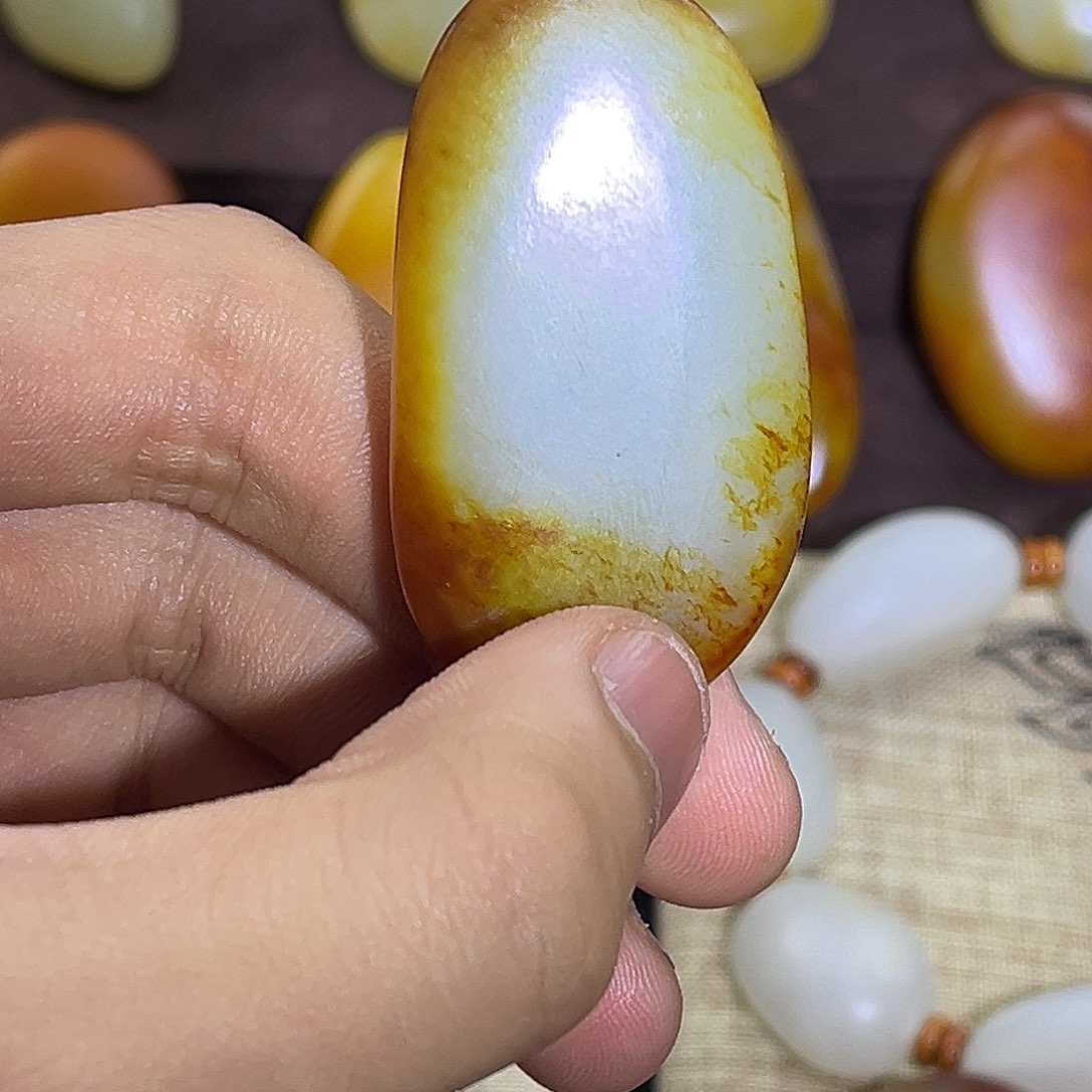 和田玉未镶嵌吊坠(赠链)