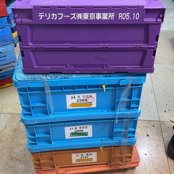 洛***~厚款家用五金工具箱一个带盖