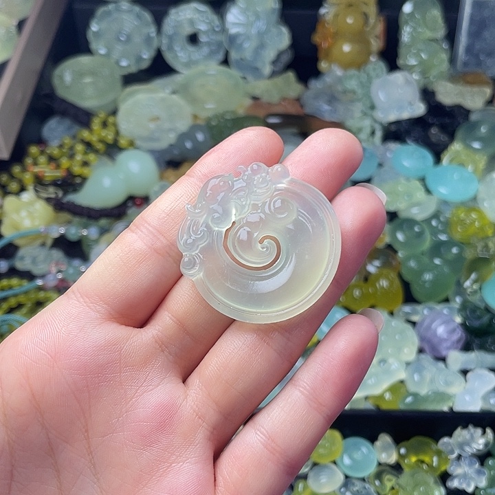 蛇纹石玉合金颈饰玉龙扣