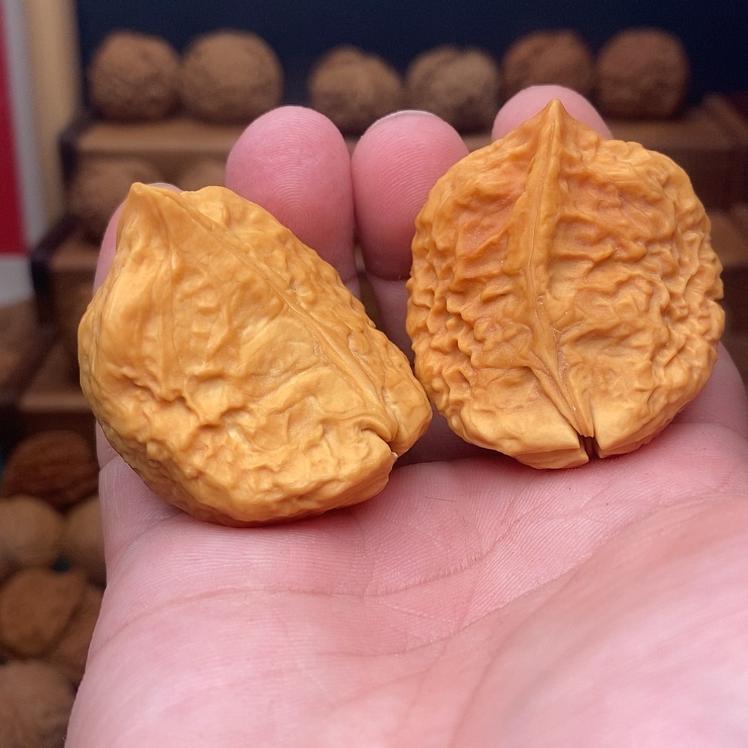 文玩核桃把件铁异形