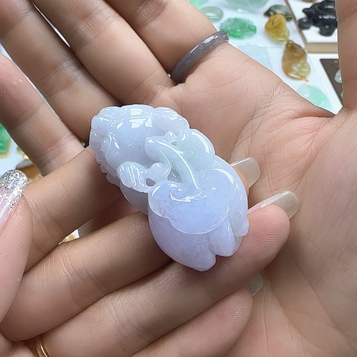 翡翠颈饰未镶嵌招财紫貔貅