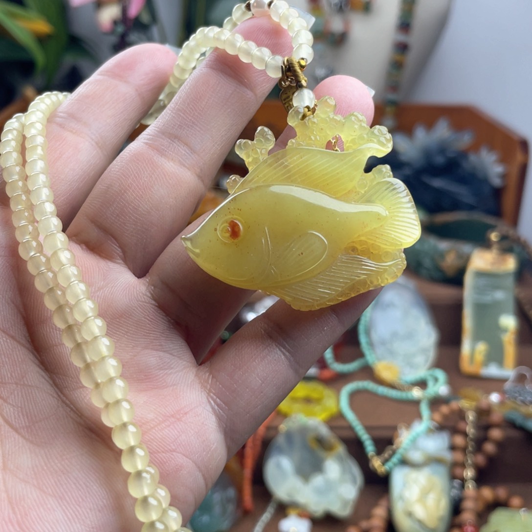 蛇纹石玉未镶嵌吊坠