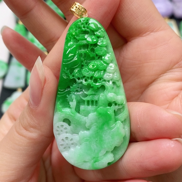 翡翠颈饰未镶嵌金****计吊坠