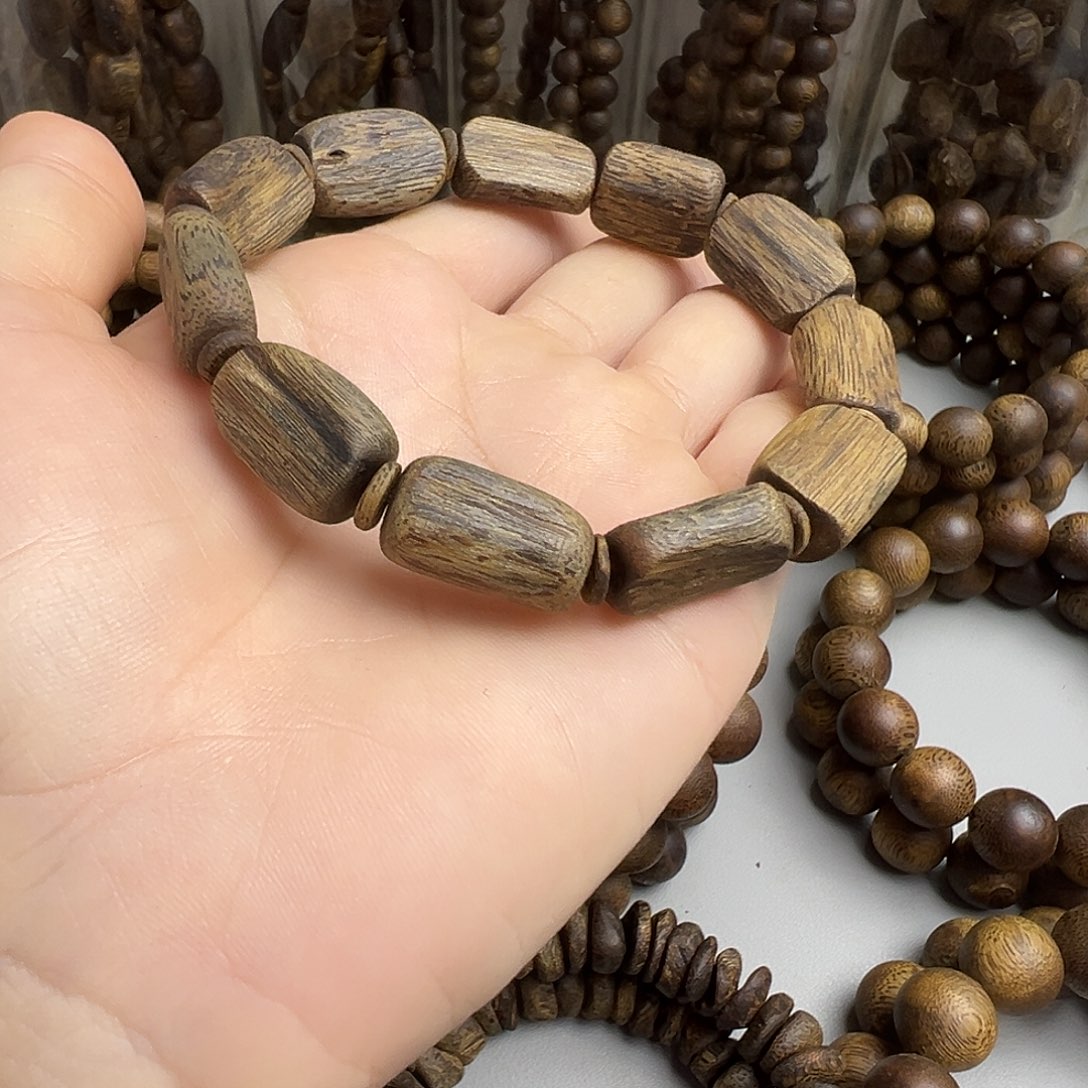 沉香碎屑沉香奇楠树心油单圈手排10.6克（福利款）