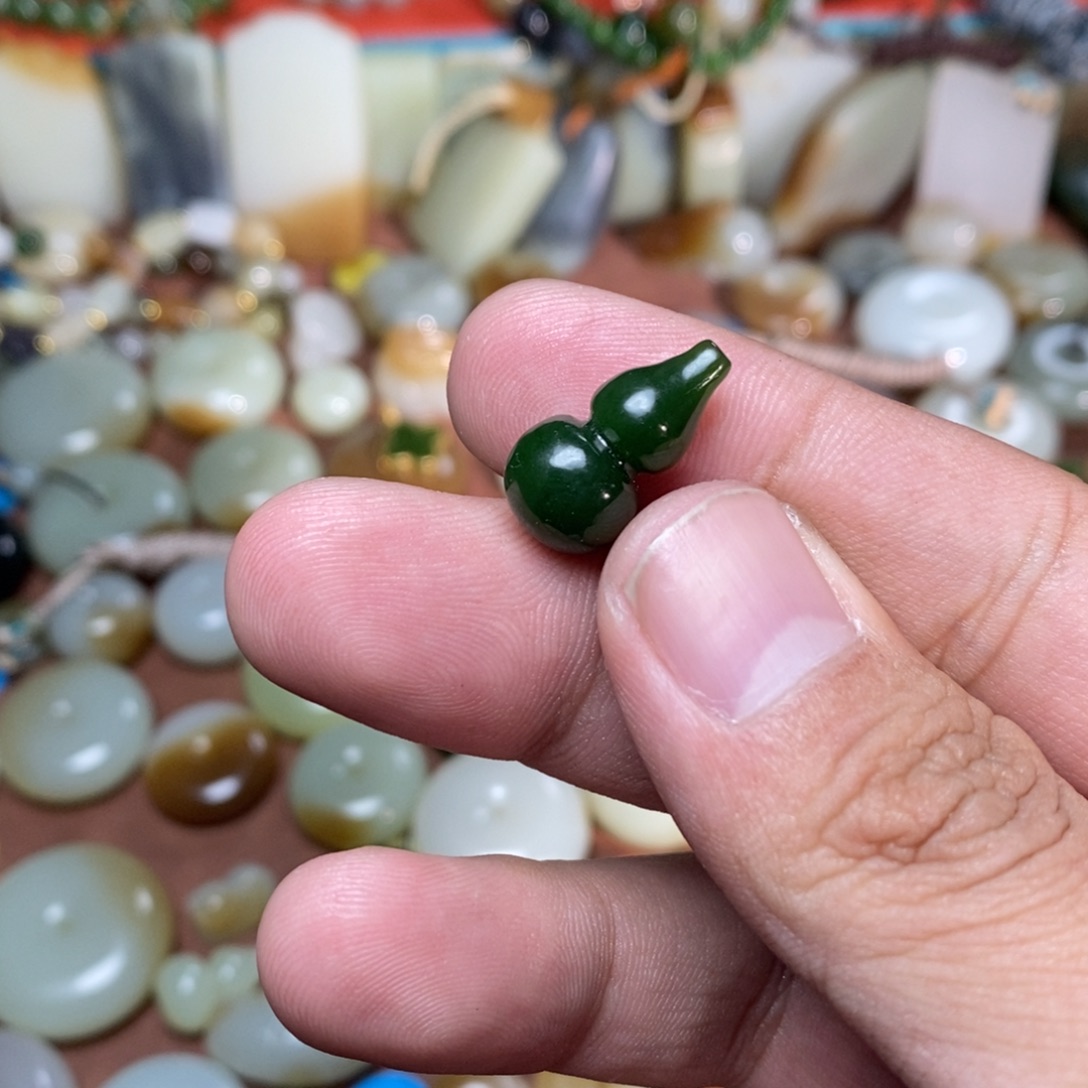 幸***康和田玉未镶嵌吊坠(不含链)