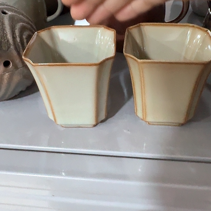 主人杯一个，瓷。。。主人瓷