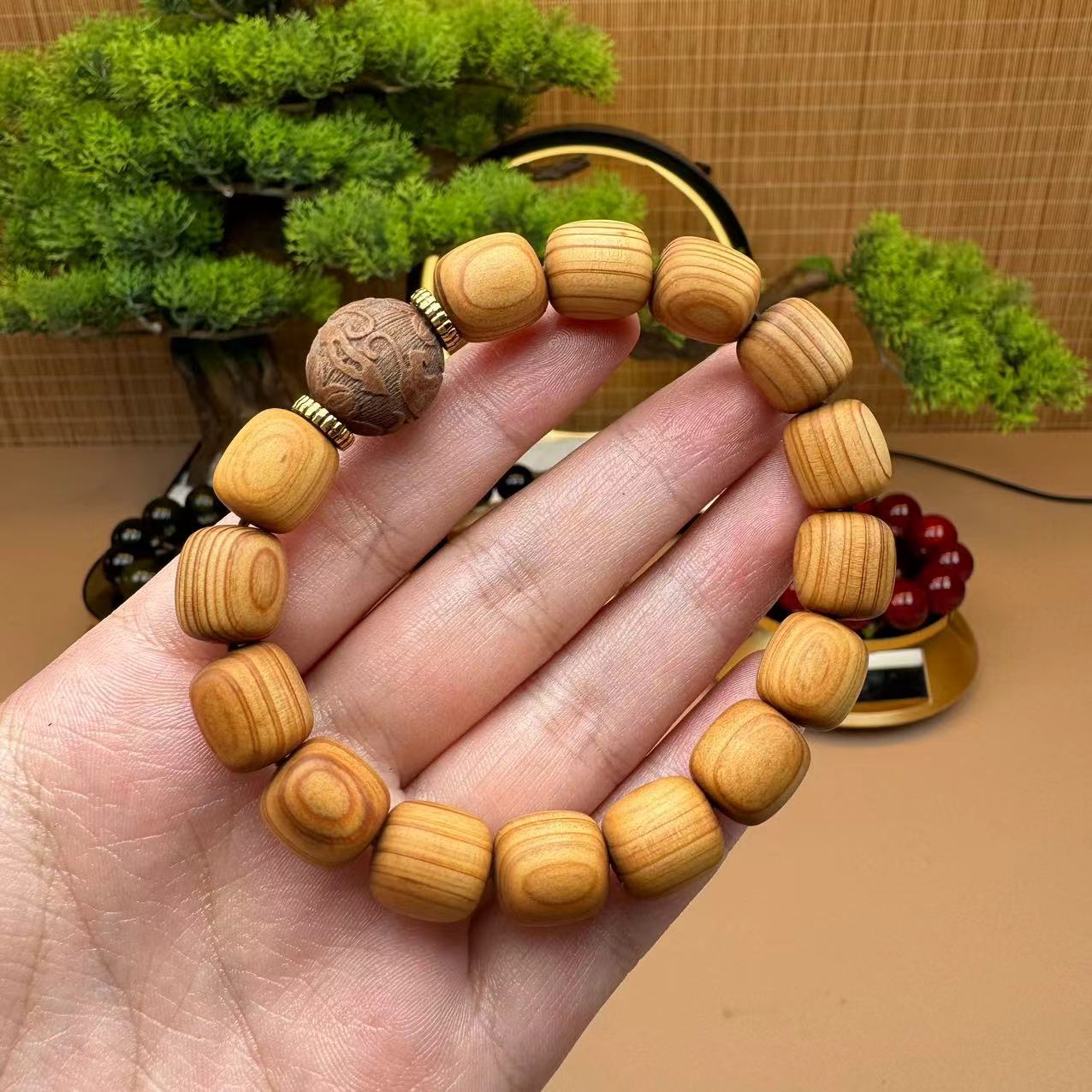 【8023】1.0崖柏桶珠+雕刻