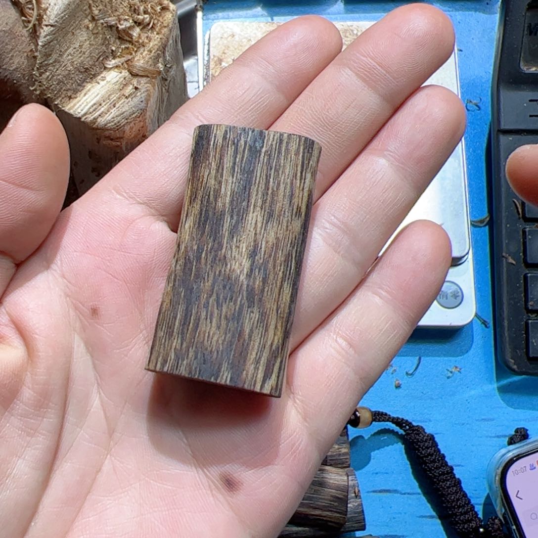 吊坠沉香白棋素牌9.1克