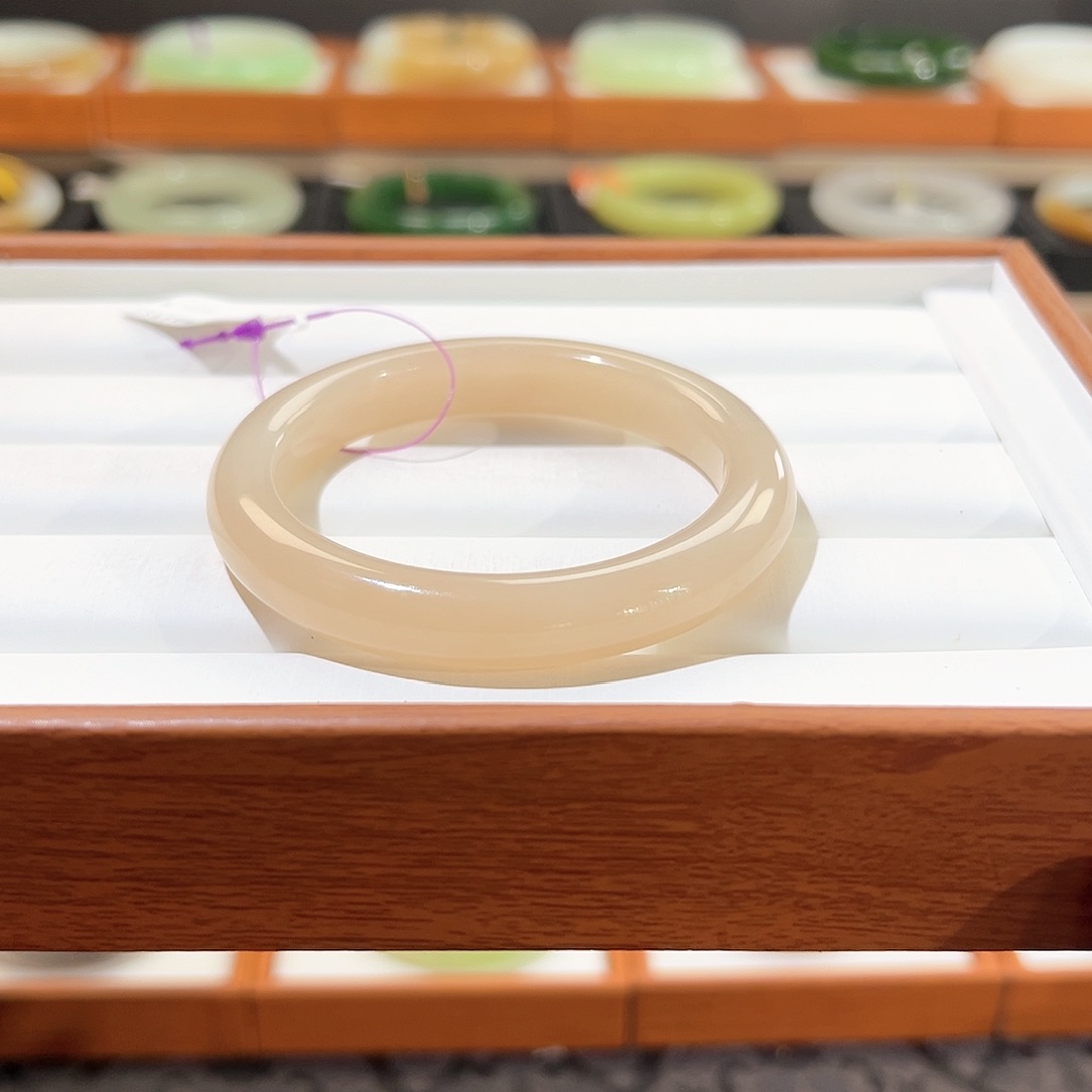 和田玉手镯未镶嵌含*