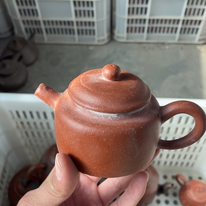 老厂紫砂壶一件。