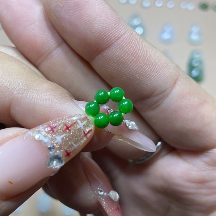 翡翠颈饰未镶嵌珠子