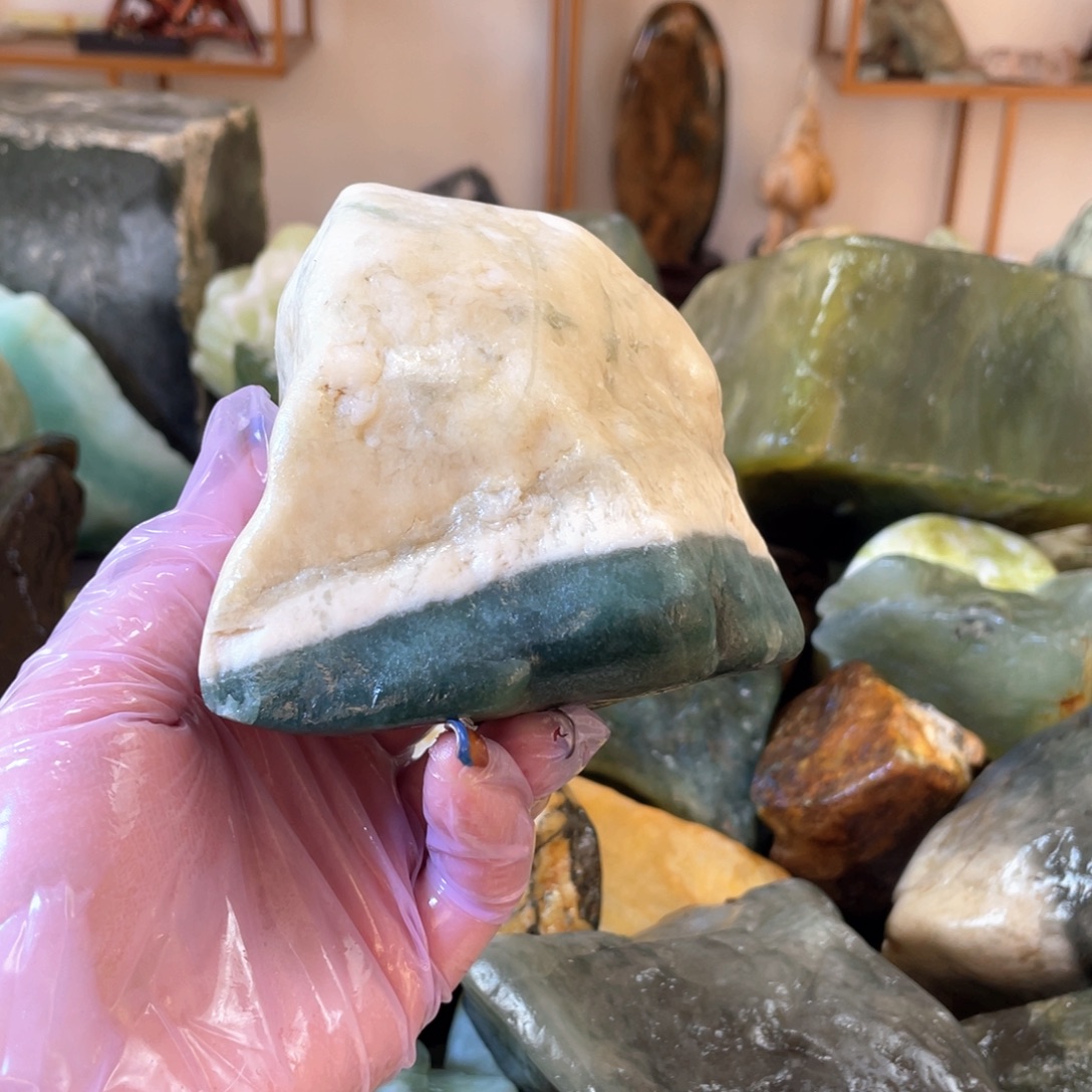 蛇纹石玉未镶嵌中国四大名玉简易