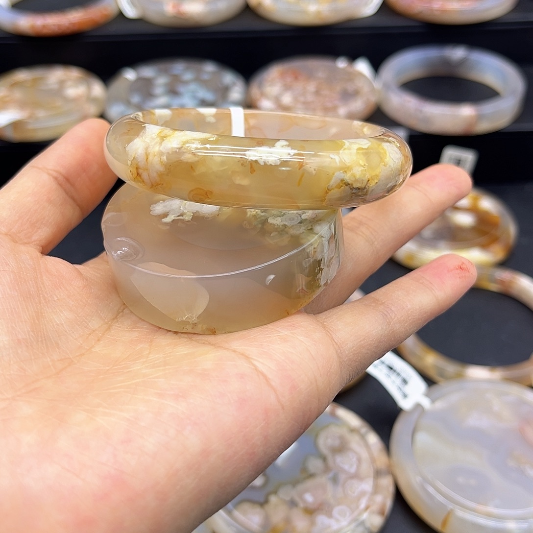 娟***师玛瑙/玉髓未镶嵌颈饰